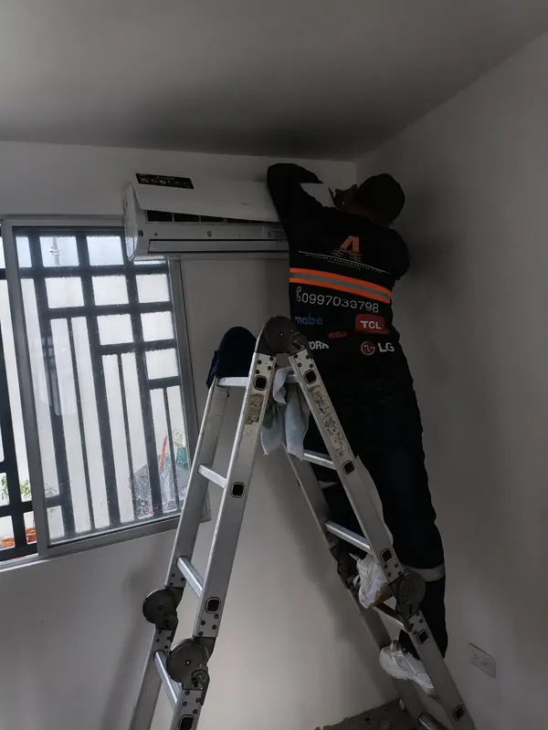 Mantenimiento de aire acondicionado split TCL a domicilio