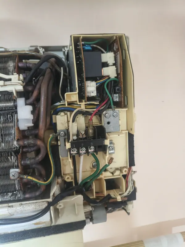 Revisión eléctrica de la unidad interior