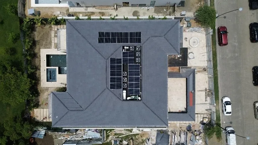 Residencia con paneles solares