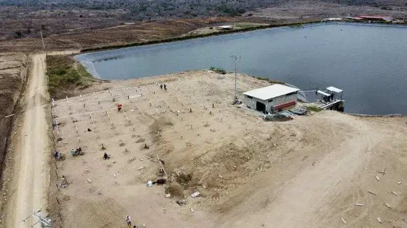 Obra de la planta solar de la bananera durante la construcción